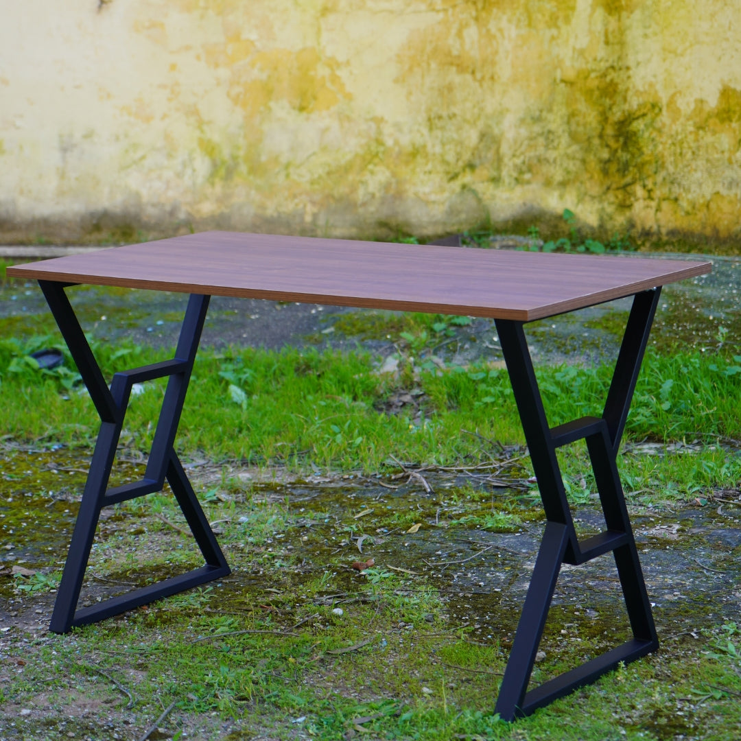 Bureau moderne au design géométrique unique, disponible en couleur bois – en bois MDF