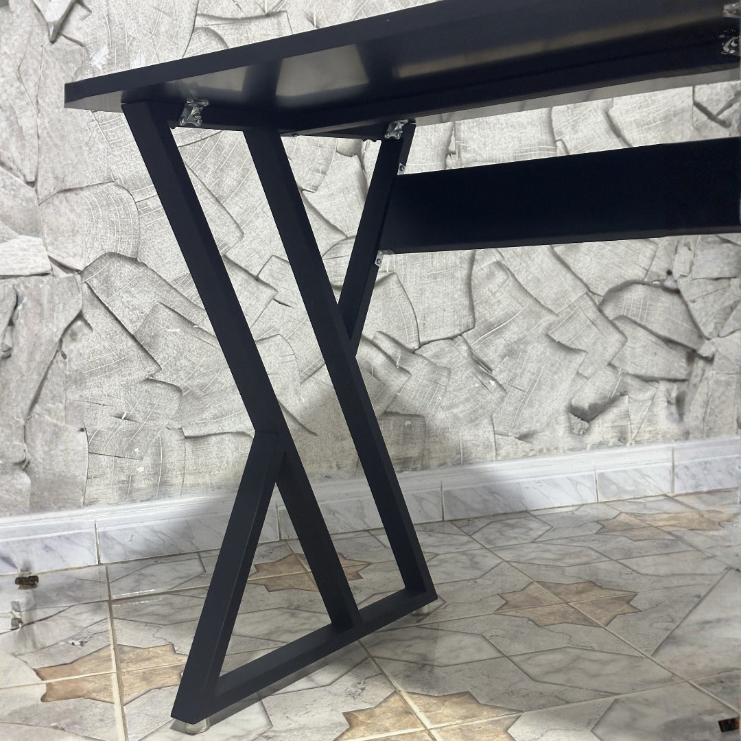 Bureau moderne Noir au design géométrique unique – en bois MDF solide