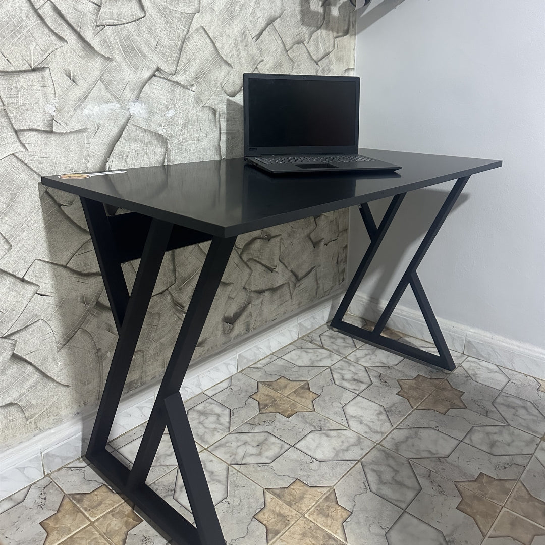 Bureau moderne Noir au design géométrique unique – en bois MDF solide