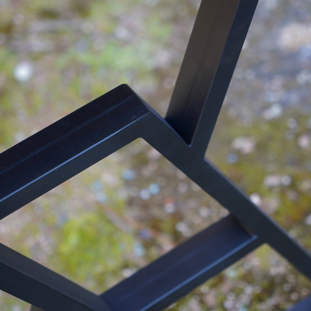 Bureau moderne noir au design géométrique unique – en bois MDF solide
