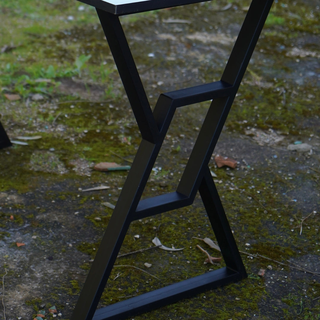 Bureau moderne noir au design géométrique unique – en bois MDF solide